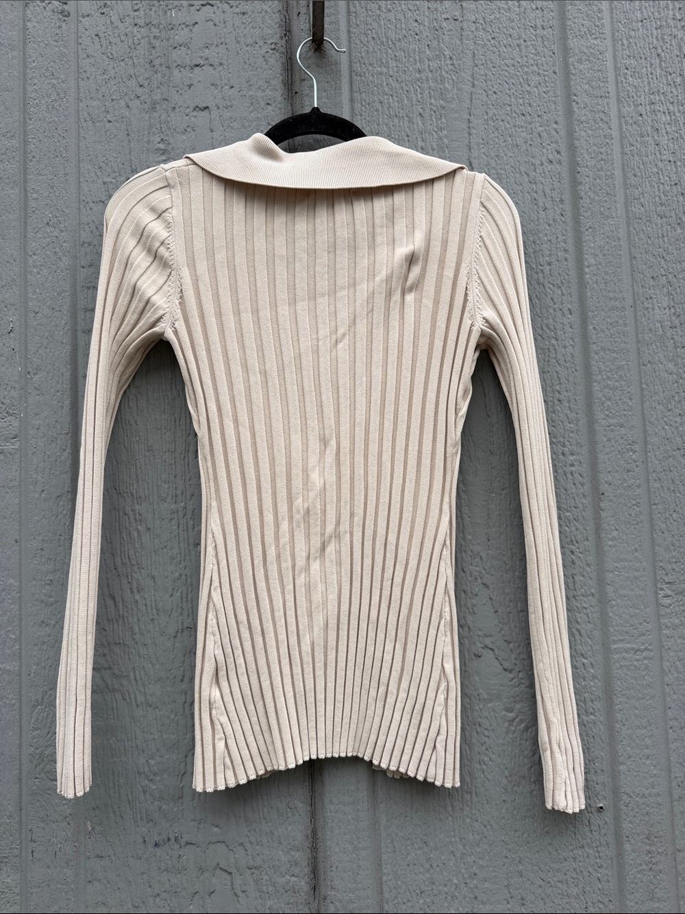 DISSH Ribbed Collared V-Neck Button Sweater Size: S - Picture 6 of 9